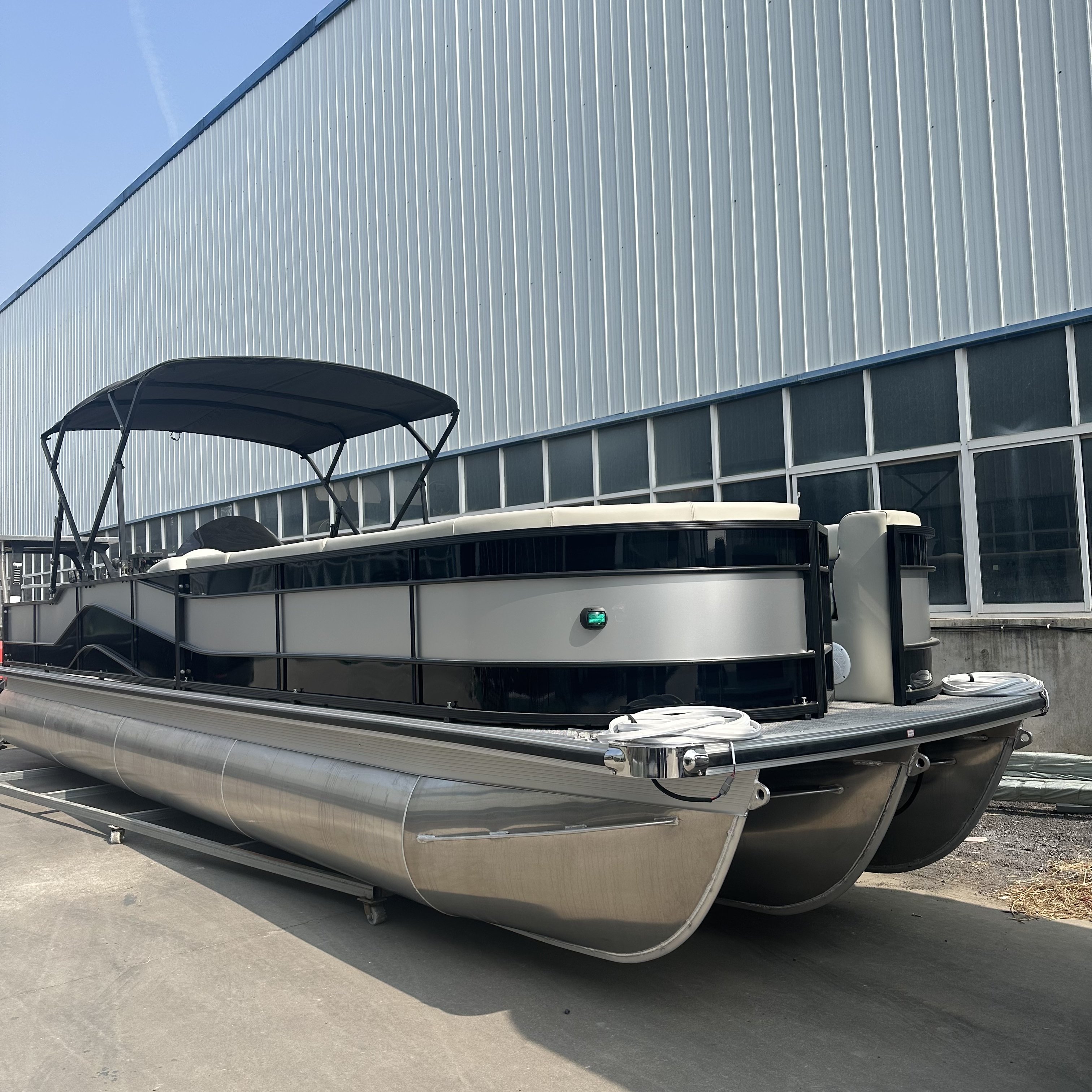 Customized 23ft Aluminum Sport Pontoon Boat Outboard Engine Unique Floating Yacht for Recreational Entertainment Sightseeing
